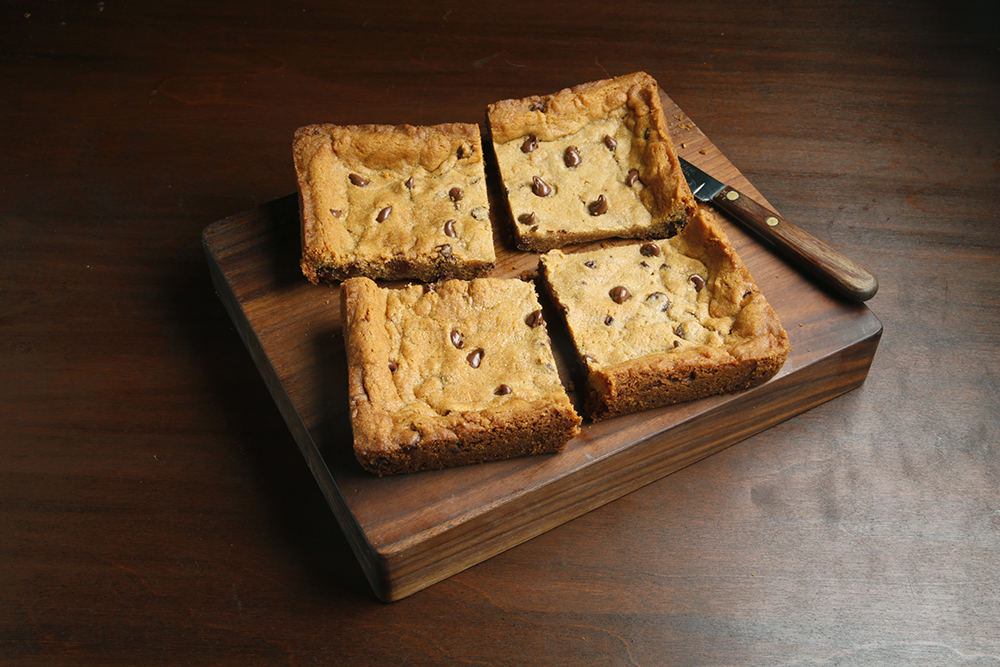 food photography cross lighting technique, cross-lighting in food photography, david fisher, cookie, chocolate chip cookie, commercial food photography, advertising food photography, food photography on white,